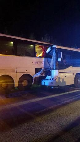 Sinopta servis otobüsü ile yolcu otobüsü çarpıştı: 13 yaralı