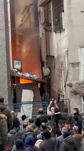 Sultangazide tekstil atölyesinde yangın