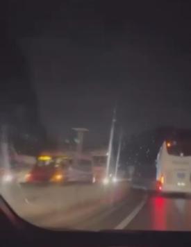 D-650’de 3 TIR’ın çarpıştığı kazada kilometrelerce araç kuyruğu oluştu