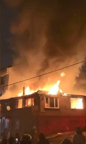 Gaziosmanpaşada, metruk evde çıkan yangın yandaki binaya sıçradı: Bu beşinci yanışı