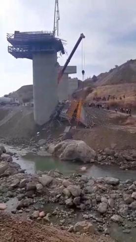 Diyarbakırda viyadük inşaatında iskele çöktü; yaralılar var