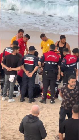 Arnavutköyde dalgaların denize sürüklediği kişi hastanede hayatını kaybetti