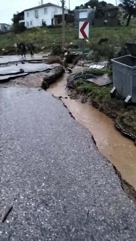 İzmirde sağanak etkili oldu