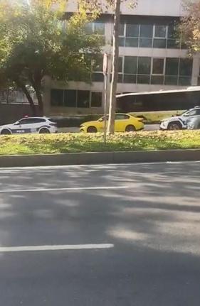 Beşiktaşta şoförünün kalp krizi geçirdiği İETT otobüsü kaza yaptı; şoför hayatını kaybetti