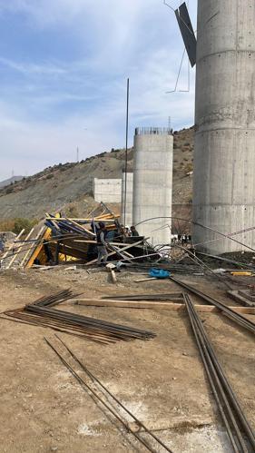 Diyarbakırda viyadük inşaatında iskele çöktü; yaralılar var