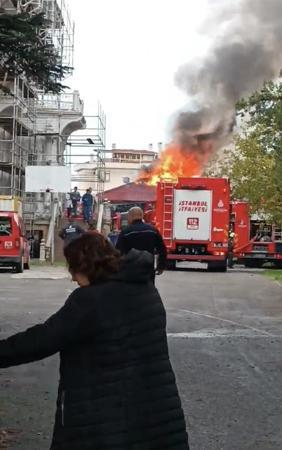 Üsküdarda tarihi köşk içerisindeki marangozhanede yangın