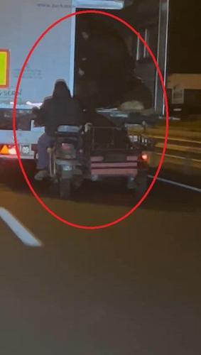 Hareket halindeki TIRdan koyun çalan 2 şüpheli yakalandı