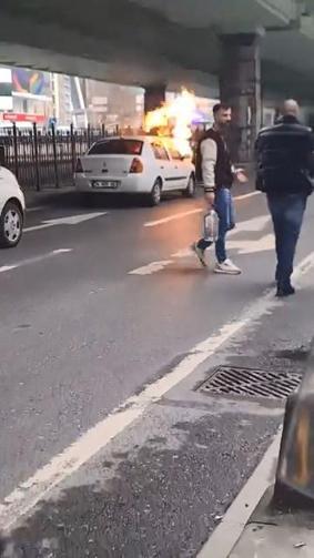 Şişlide seyir halindeki otomobil alev alev yandı