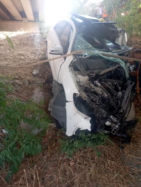 Otoyolda üst geçidin ayağına çarpan otomobilin sürücüsü öldü