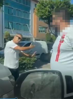 Tartıştığı sürücünün önünü kesip aracının camını yumrukladı