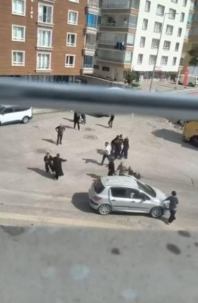 Ankarada kalabalığın üzerine pompalı tüfekle ateş açtı; o anlar kamerada