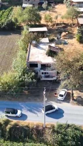 25 yıllık cinayet aydınlatıldı; 2 aylık kız kardeşini yastıkla boğmuş