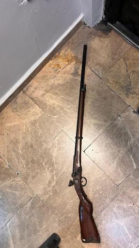 Sarıyerde metroda elinde tüfekle gezen tavşan kostümlü şüpheli: Maskeli partiden çıktım