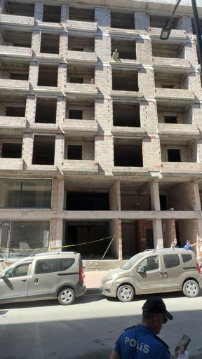 Avcılar’da inşaat halindeki 7 katlı binada erkek cesedi bulundu