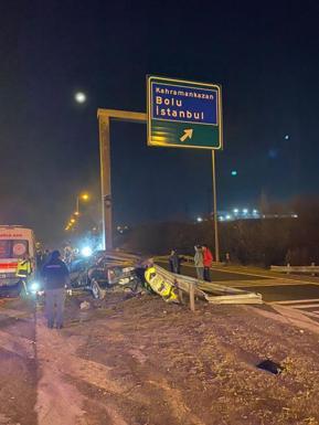 Ankarada yön levha direğine çarpan otomobilin sürücüsü öldü