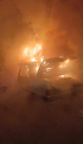 Park halindeki otomobil yandı