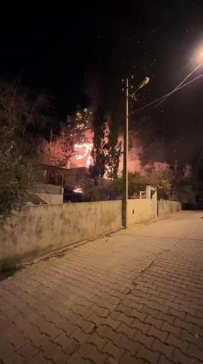 Adanada ev yangını