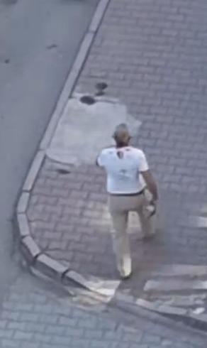 Sokakta bıçaklandı, kaçan saldırganı taşla kovaladı