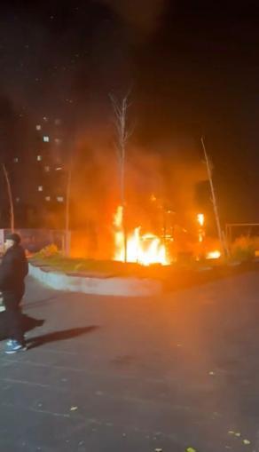 Beylikdüzünde çocuk parkı alev alev yandı