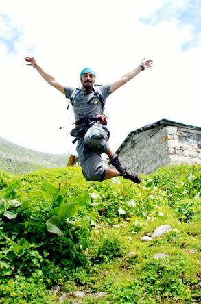 Düşen kayayla engelli kalan dağcının hayali, yeniden zirveler