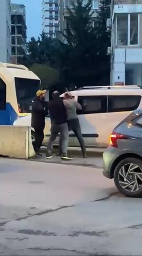 Kadıköy’de trafikteki sopalı kavga kamerada