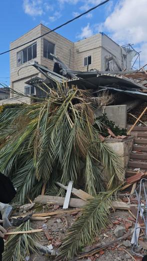 İran, İsrailin Beyt Şemeş kentine saldırı düzenledi