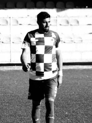 Otomobil park halindeki kamyona çarptı; kaleci antrenörü ile futbolcu öldü