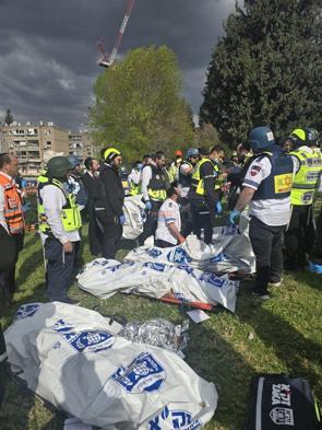 İran, İsrailin Beyt Şemeş kentine saldırı düzenledi