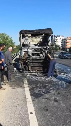 Hafriyat kamyonu alev alev yandı
