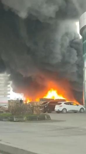 Büyükçekmecede meyve deposunda yangın