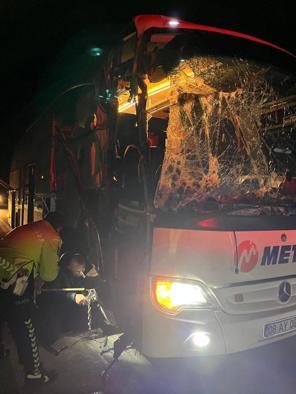 Çorum’da yolcu otobüsü, TIR’a arkadan çarptı: 1i ağır 10 yaralı