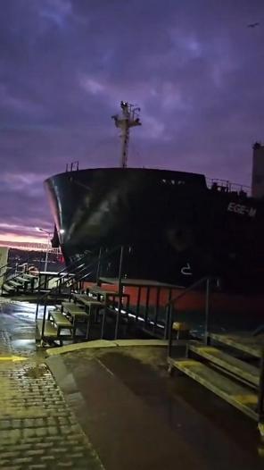 Beşiktaşta sürüklenen kuru yük gemisi son anda durdu