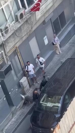 Şişli’de motosiklet sürücüsünün bıçaklandığı yol verme kavgası kamerada