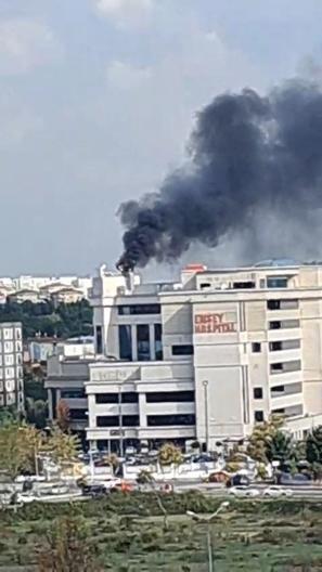 Pendik’te özel hastanenin çatısında çıkan yangın söndürüldü