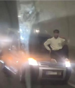 Tünelde aracını durdurup dans ederek trafik güvenliğini tehlikeye sokan sürücüye 180 bin TL ceza