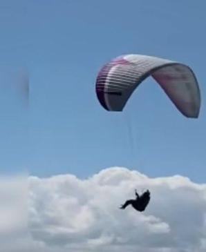 Yamaç paraşütü pilotu Bayram Kurt toprağa verildi; düşme anı kamerada