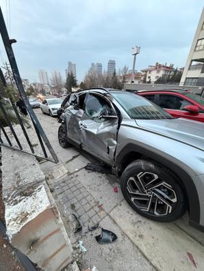 Kamyonla 3 araca çarpıp kaçtı; o anlar kamerada