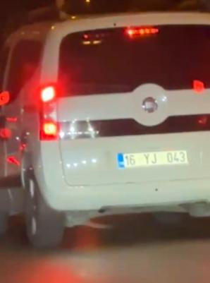 Yoğun trafikte makas atan sürücülerin tehlikeli ilerleyişi kamerada