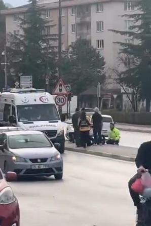 Devrilen motosikletten düşen sürücü metrelerce sürüklendi; kaza kamerada