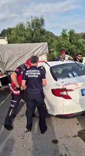 Otomobil, TIRın altına girdi: 1 ölü, 1 yaralı