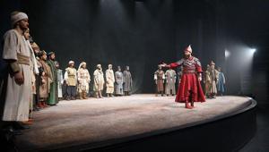 Erzurum Devlet Tiyatrosu’nda ‘Timur ve Yıldırım’ oyunu ilgi gördü