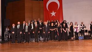 Doktor, hemşire ve hastane çalışanlarından Türk halk müziği konseri
