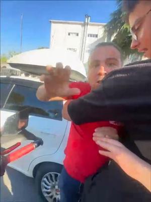 Üsküdarda motosiklet sürücüsü ile skuterli çiftin kavgası kamerada