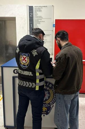 Ataşehirde kırmızı ışıkta duran sürücüyü darbeden şüpheli yakalandı