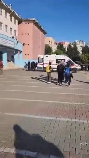 Başakşehirde okulda kavgada 1 öğrenci hayatını kaybetti, 7 yaralı