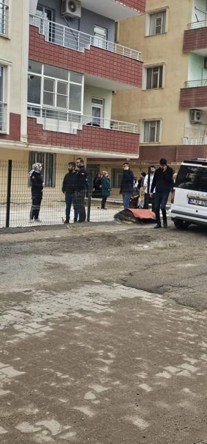 Binanın 10uncu kat balkonundan düşen Kübra hayatını kaybetti