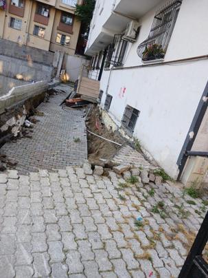 Küçükçekmecede bina bahçesinde göçme meydana geldi; 29 kişiyi itfaiye çıkardı