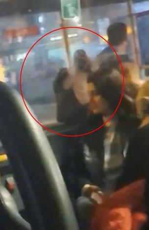 Otobüste, kadınların ‘yer kavgası’ kamerada