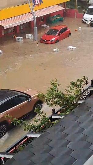 Şilede dere taştı, yollar göle döndü