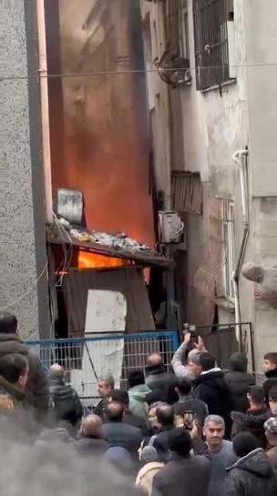 Sultangazide tekstil atölyesinde yangın